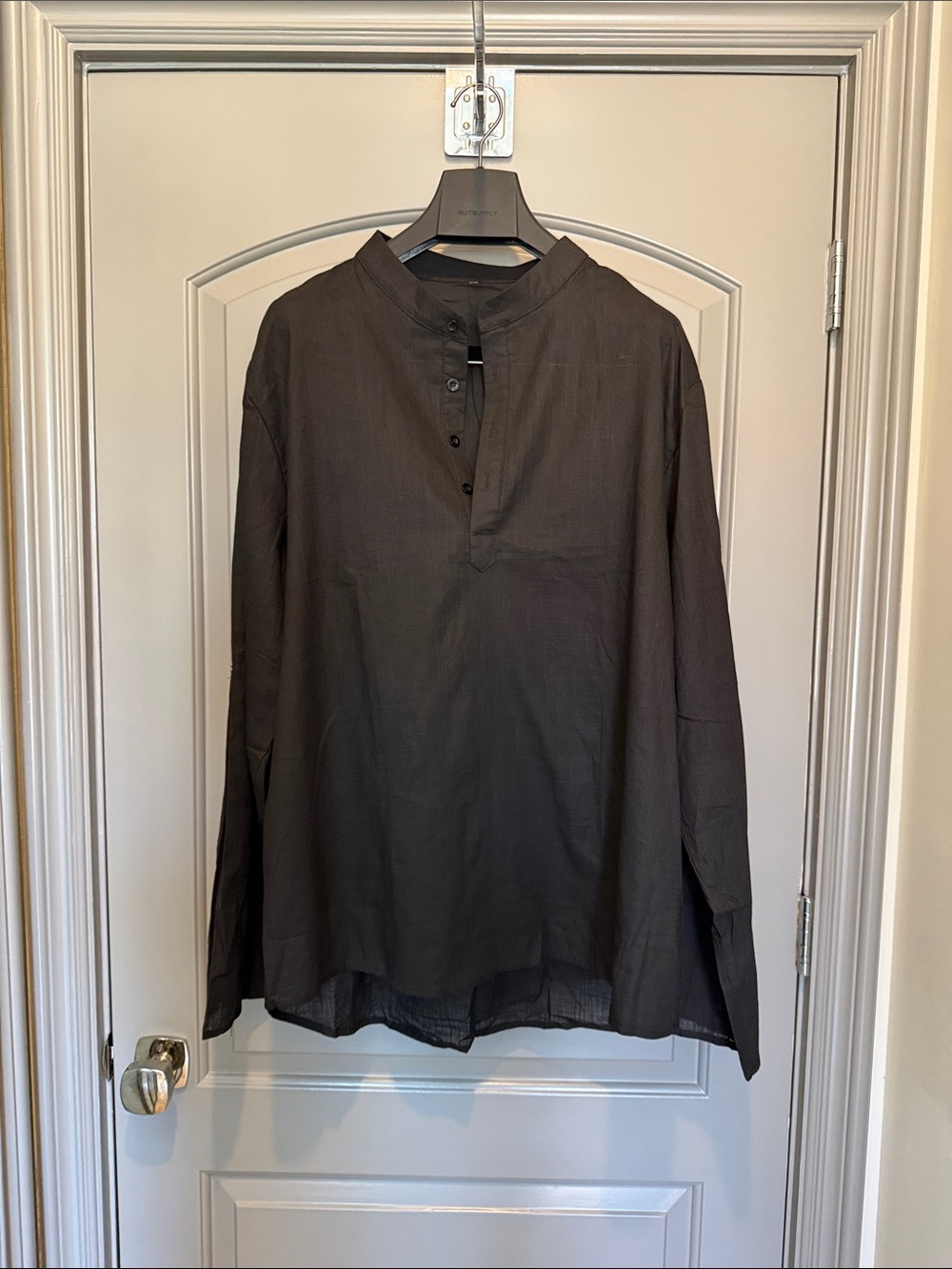 Spencer's Men's Black Long-Sleeve Band Collar Button-Up Shirt